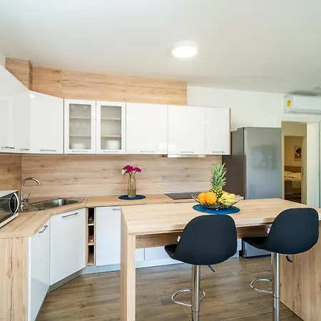 Blue Bay Apartment *